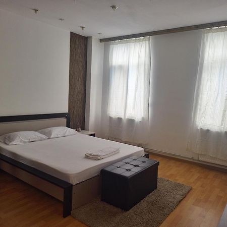 Aparthotel Yanis ブカレスト エクステリア 写真
